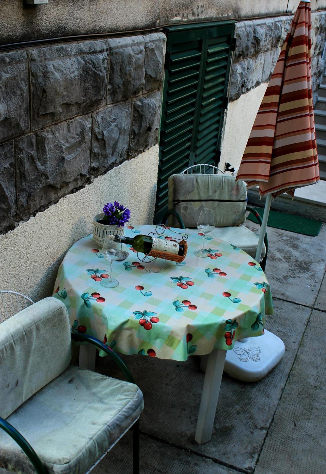 Guest House With Garden - Zuvan Pensionat Split