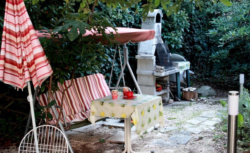 Guest House With Garden - Zuvan Pensionat Split