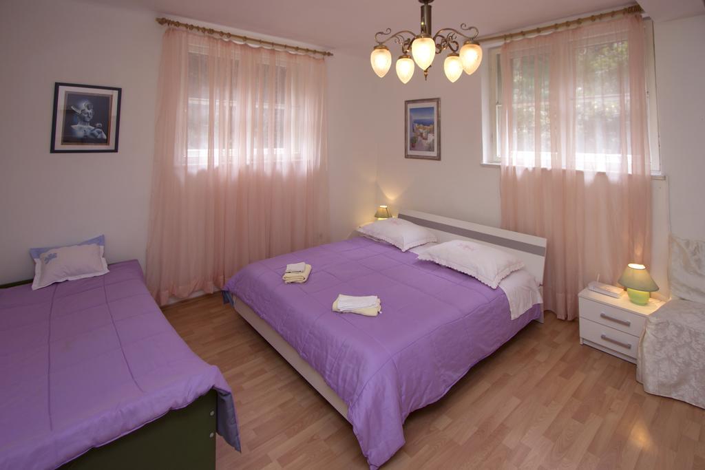 Guest House With Garden - Zuvan Pensionat