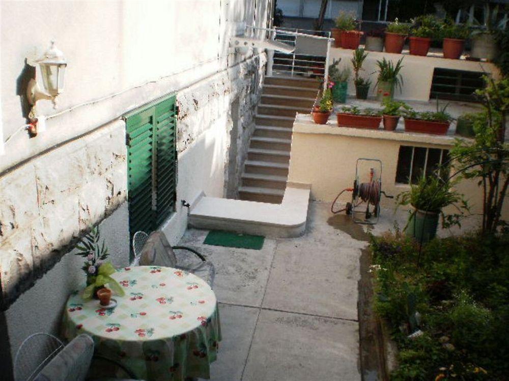 Pensionat Guest House With Garden - Zuvan